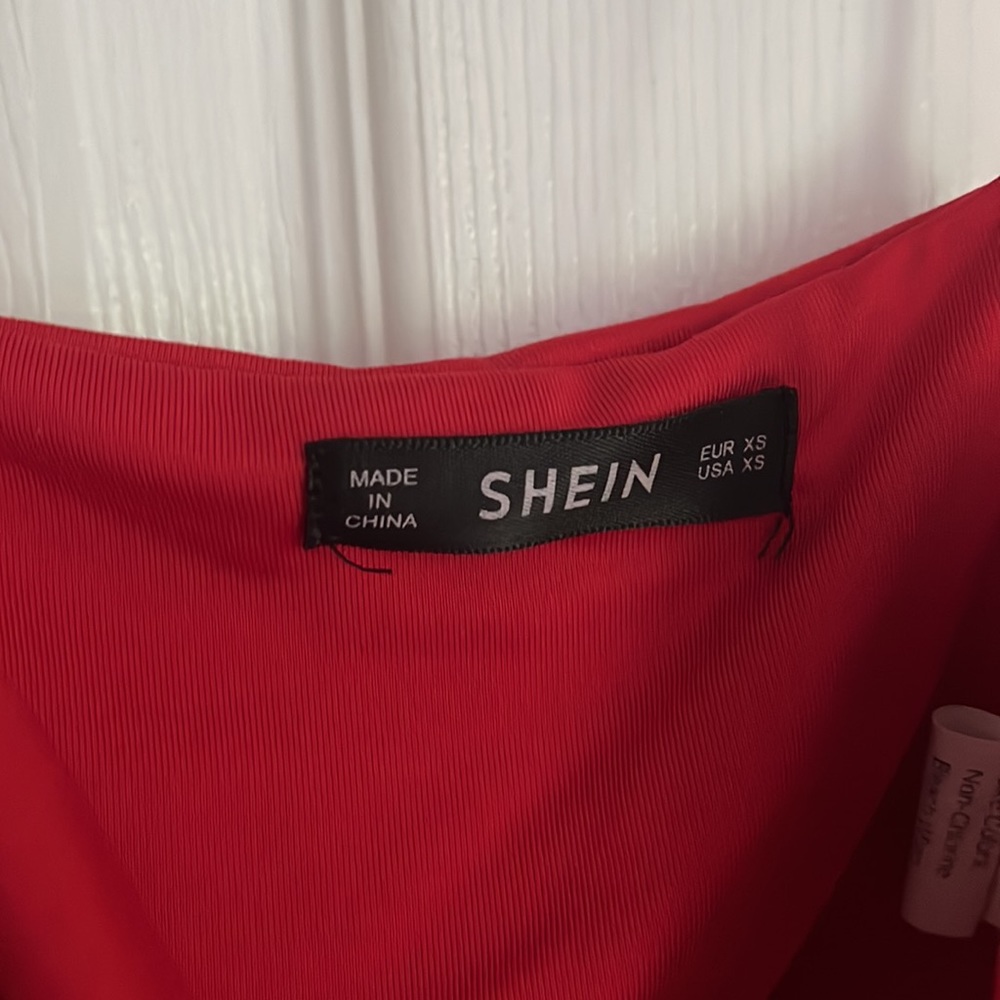 COPY - Red crop tank top - Picture 3 of 3